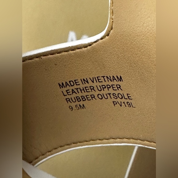 New Michael Kors Becker T Strap Leather Rare Optic White Block Heel 9.5M w/Box - Picture 13 of 16